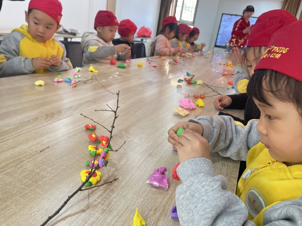 梅香伴书香 童心绽芳华——兴城路街道举办“梅香书韵 阅在兴城”主题活动